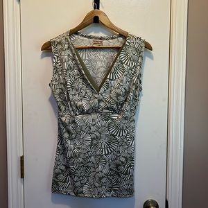Whimsical pattern, V neck, stretchy sleeveless top. Itchy tag removed. VGUC